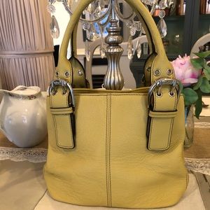 SALE❤️❤️Tignanello butter yellow leather hand bag.